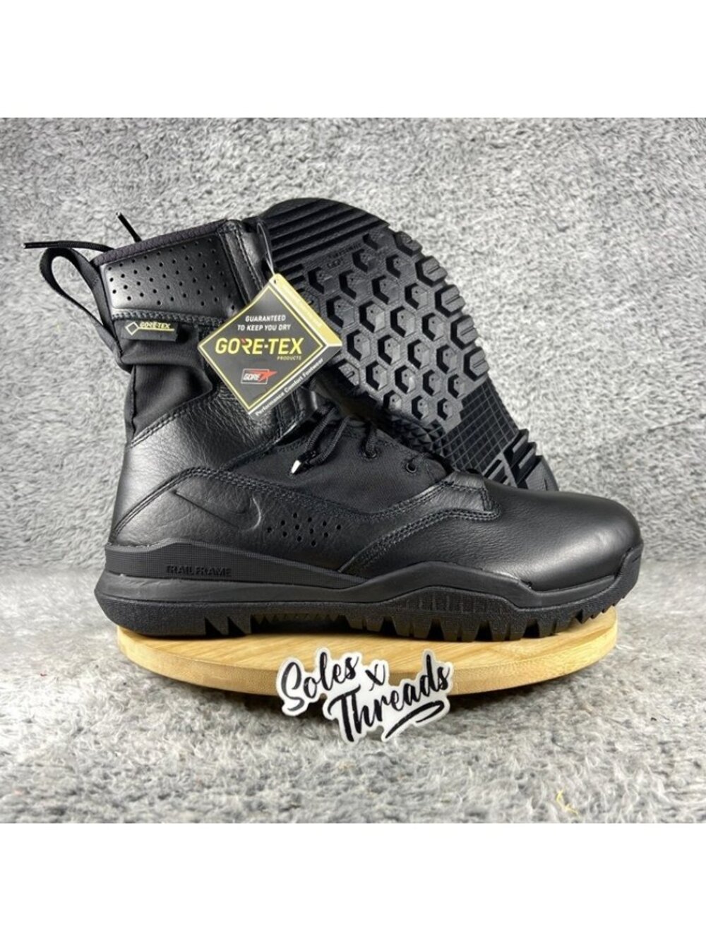 Nike SFB Field 2 8" Gore-TEX Tactical Boot Size 10.5 Men Black AQ1199-001